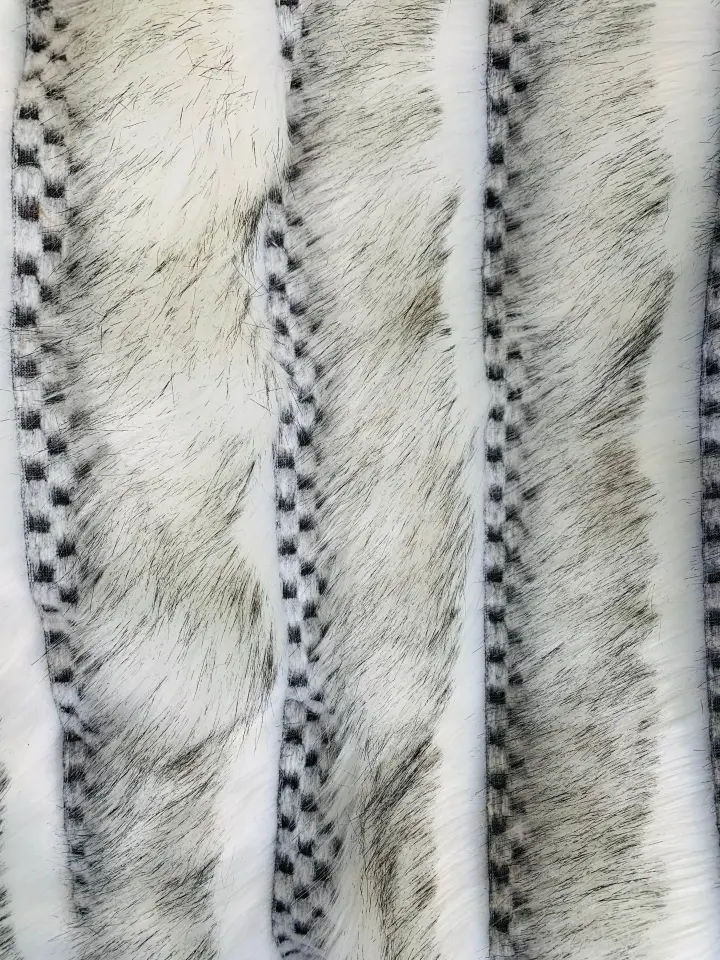 Two-Tone Feather Faux Fur Luxury Throw Blanket thumbnail 3