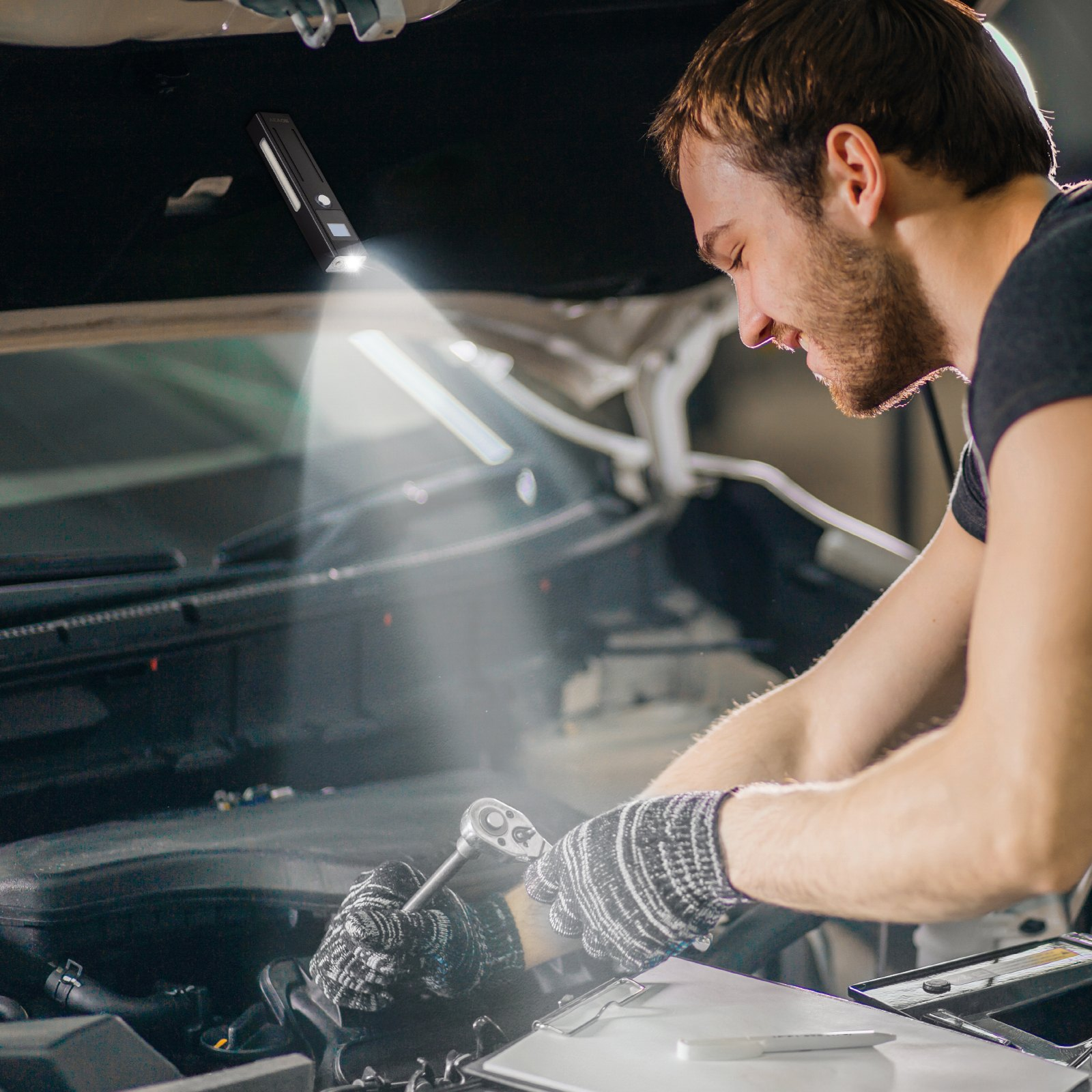 EDC Flat Flashlight, Lightweight & Portable