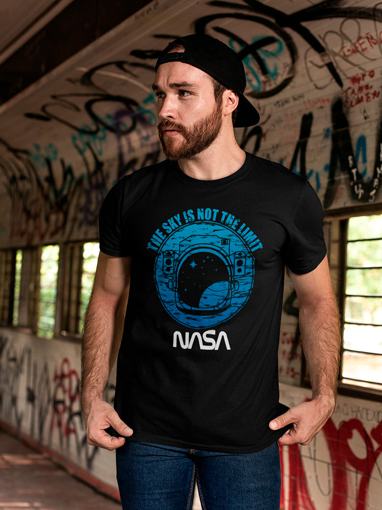 Space NASA Grunge The Sky Is Not The Limit Astronaut Graphic Men's T-shirt - Foto 2 di 10